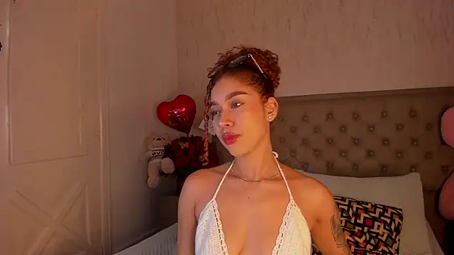 Snapshot of Sienna_brunette chatting on 25, 4, 2026 Sienna brunette online show from 25, 4, 2026