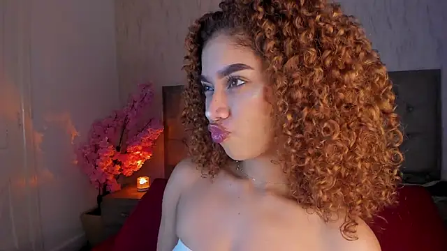 Snapshot of Sienna_brunette chatting on 17, 5, 2026 Sienna brunette online show from 17, 5, 2026