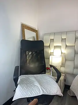 AnnieGirl  online show from 10, 3, 2026