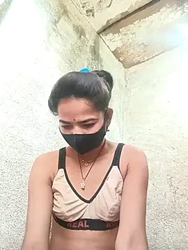 Snapshot of Sunali_Bendre chatting on 1, 3, 2026 Sunali Bendre online show from 1, 3, 2026