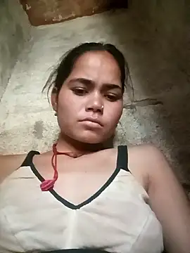 Snapshot of Sunali_Bendre chatting on 28, 4, 2026 Sunali Bendre online show from 28, 4, 2026