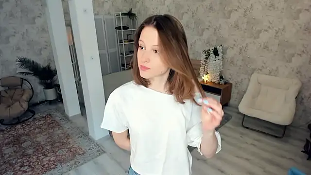 Snapshot of LianneBynon chatting on 22, 2, 2026 LianneBynon online show from 22, 2, 2026