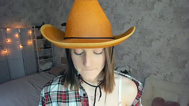 Snapshot of LianneBynon chatting on 27, 6, 2026 LianneBynon online show from 27, 6, 2026