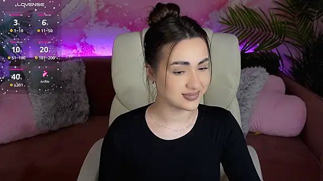 OliviaMoore  online show from 5, 3, 2026