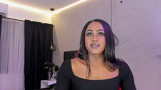 Snapshot of naomi__blair chatting on 4, 7, 2026 naomi blair online show from 4, 7, 2026