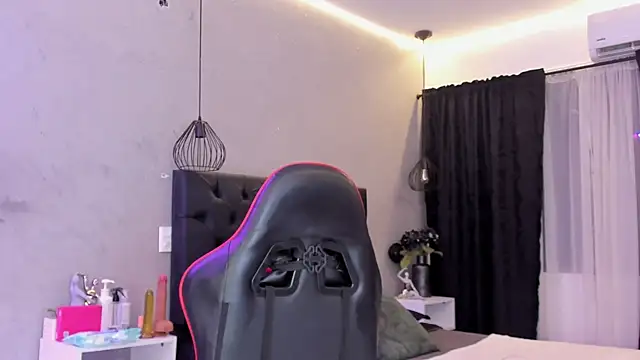 Snapshot of naomi__blair chatting on 16, 7, 2026 naomi blair online show from 16, 7, 2026