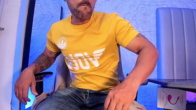 Snapshot of HardenedDad chatting on 21, 5, 2026 HardenedDad online show from 21, 5, 2026