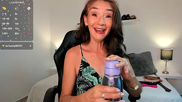Snapshot of Emma_Mendozaa chatting on 5, 5, 2026 Emma Mendozaa online show from 5, 5, 2026