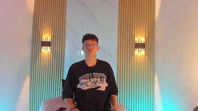 Christopher Hunter online show from 4, 3, 2026