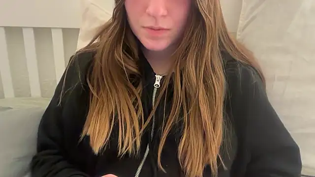 Snapshot of Lucyschickt chatting on 15, 2, 2026 Lucyschickt online show from 15, 2, 2026