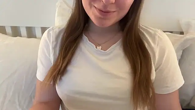 Lucyschickt online show from 13, 4, 2026