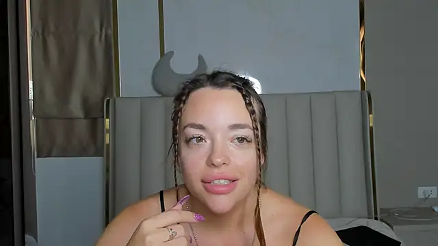 stellaa quenn online show from 9, 2, 2026