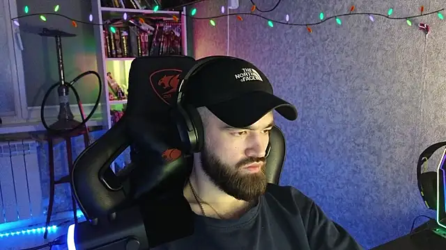 Snapshot of _Mostly_ chatting on 1, 3, 2026 Mostly online show from 1, 3, 2026