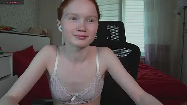 Snapshot of Nellie_baby chatting on 21, 7, 2026 Nellie baby online show from 21, 7, 2026