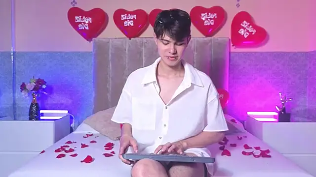 Snapshot of Derek_Sinn chatting on 14, 2, 2026 Derek Sinn online show from 14, 2, 2026