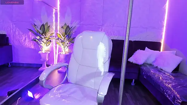 Snapshot of Ravenn21x chatting on 7, 2, 2026 Ravenn21x online show from 7, 2, 2026