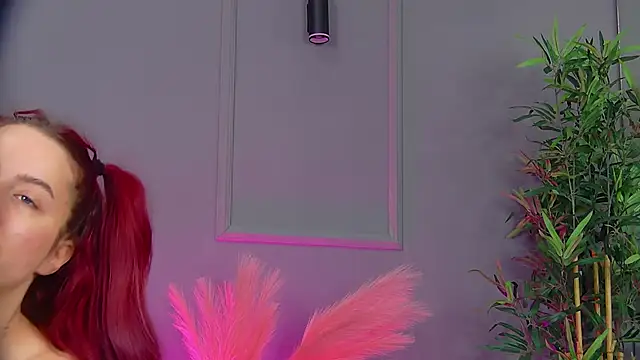 CrystalRedd online show from 4, 4, 2026