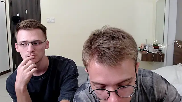 NikiKerryCum online show from 20, 4, 2026