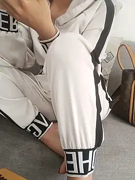 Snapshot of Leexus-niew chatting on 1, 2, 2026 Leexus-niew online show from 1, 2, 2026