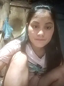 Snapshot of Momo-biki chatting on 27, 4, 2026 Momo-biki online show from 27, 4, 2026