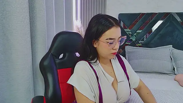 AmyTorres  online show from 8, 4, 2026