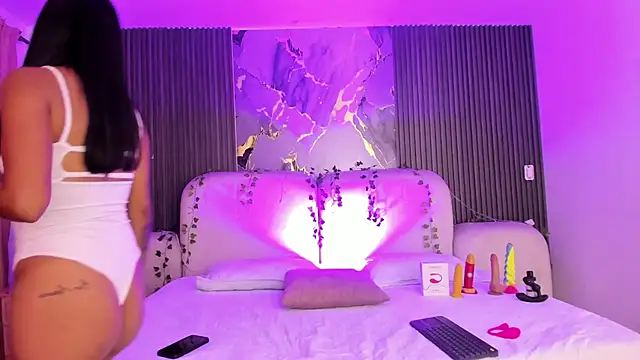 JazminRusso  online show from 15, 5, 2026