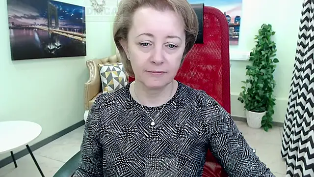 MONA W online show from 5, 4, 2026