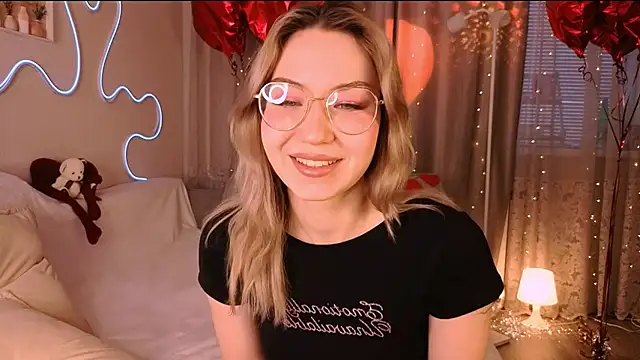 Snapshot of lusciousslily chatting on 27, 2, 2026 lusciousslily online show from 27, 2, 2026