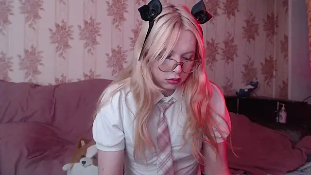 Snapshot of Cutie_Bambi chatting on 7, 2, 2026 Cutie Bambi online show from 7, 2, 2026