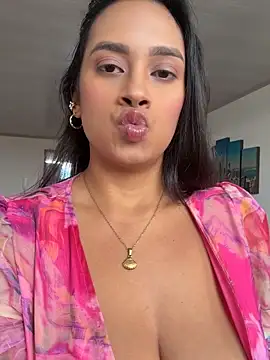 Snapshot of LunaHeat chatting on 2, 5, 2026 LunaHeat online show from 2, 5, 2026