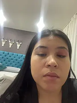 Snapshot of LunnaMoretti chatting on 4, 7, 2026 LunnaMoretti online show from 4, 7, 2026