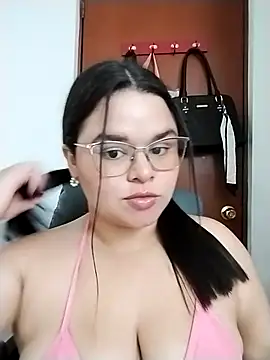 Snapshot of SamanthaStonee chatting on 2, 2, 2026 SamanthaStonee online show from 2, 2, 2026