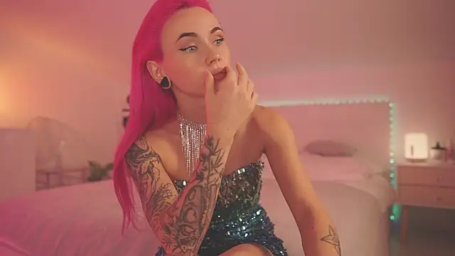 Sarah Pink online show from 2, 12, 2024