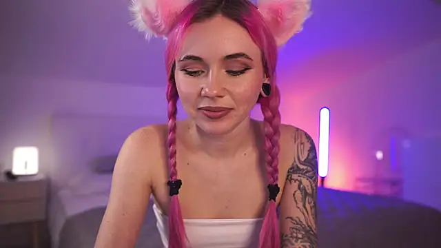 Sarah Pink online show from 9, 3, 2025