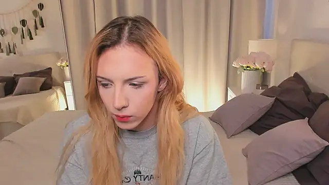 Tiffany  King online show from 14, 4, 2026