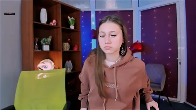 arianaa cat online show from 11, 2, 2026