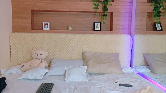 Snapshot of VioletBloomm chatting on 17, 2, 2026 VioletBloomm online show from 17, 2, 2026