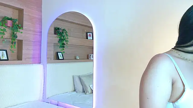 Snapshot of VioletBloomm chatting on 4, 3, 2026 VioletBloomm online show from 4, 3, 2026