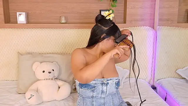 Snapshot of VioletBloomm chatting on 11, 3, 2026 VioletBloomm online show from 11, 3, 2026