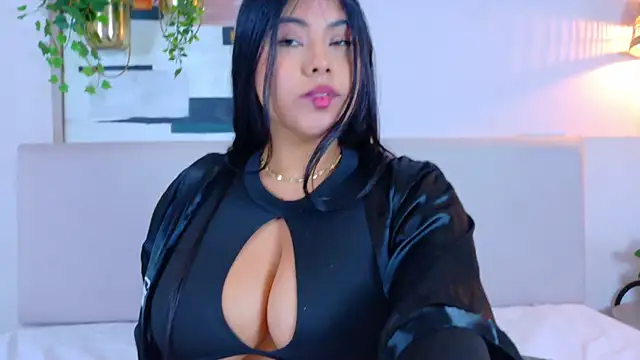 Snapshot of VioletBloomm chatting on 17, 3, 2026 VioletBloomm online show from 17, 3, 2026