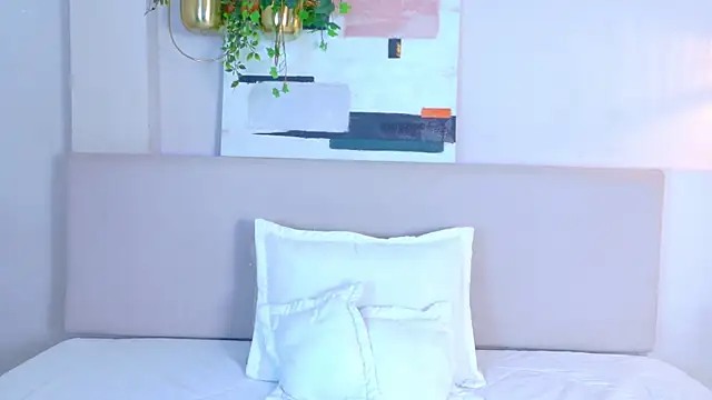 Snapshot of VioletBloomm chatting on 9, 4, 2026 VioletBloomm online show from 9, 4, 2026