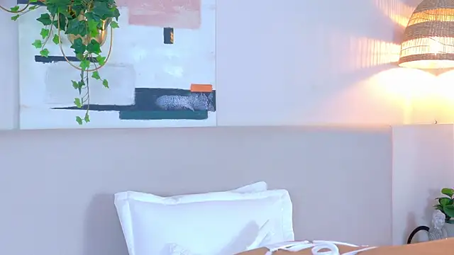 Snapshot of VioletBloomm chatting on 14, 4, 2026 VioletBloomm online show from 14, 4, 2026