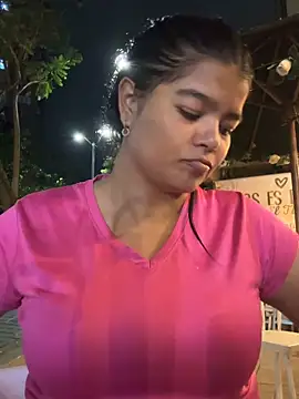 Snapshot of moonhelen chatting on 22, 5, 2026 moonhelen online show from 22, 5, 2026