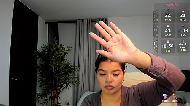 Snapshot of moonhelen chatting on 27, 5, 2026 moonhelen online show from 27, 5, 2026
