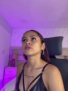 CarolineFyre online show from 6, 4, 2026