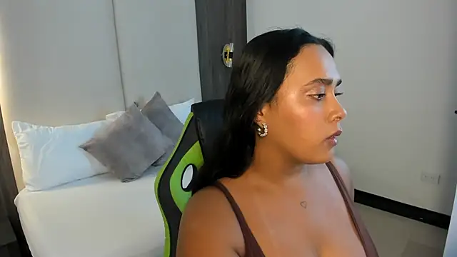 sophia solerr online show from 14, 4, 2026