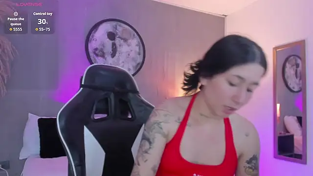 charlottee27  online show from 4, 6, 2026