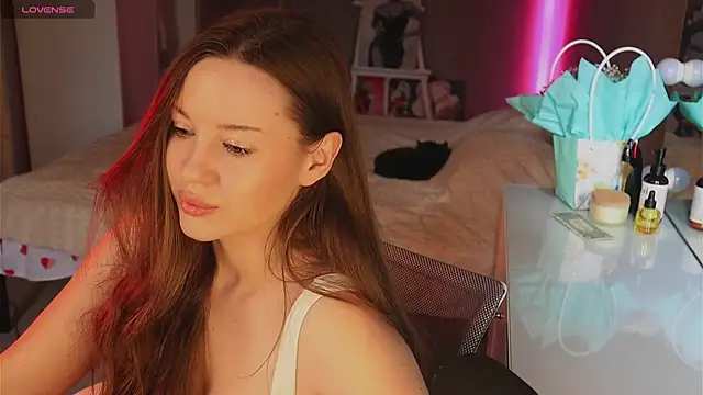 Alisia here online show from 14, 4, 2026