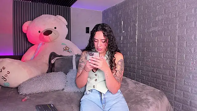 Snapshot of Magic_ivone chatting on 19, 2, 2026 Magic ivone online show from 19, 2, 2026