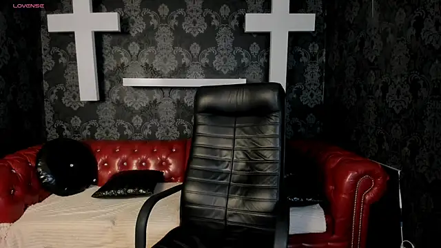 MonicaBev online show from 4, 4, 2026